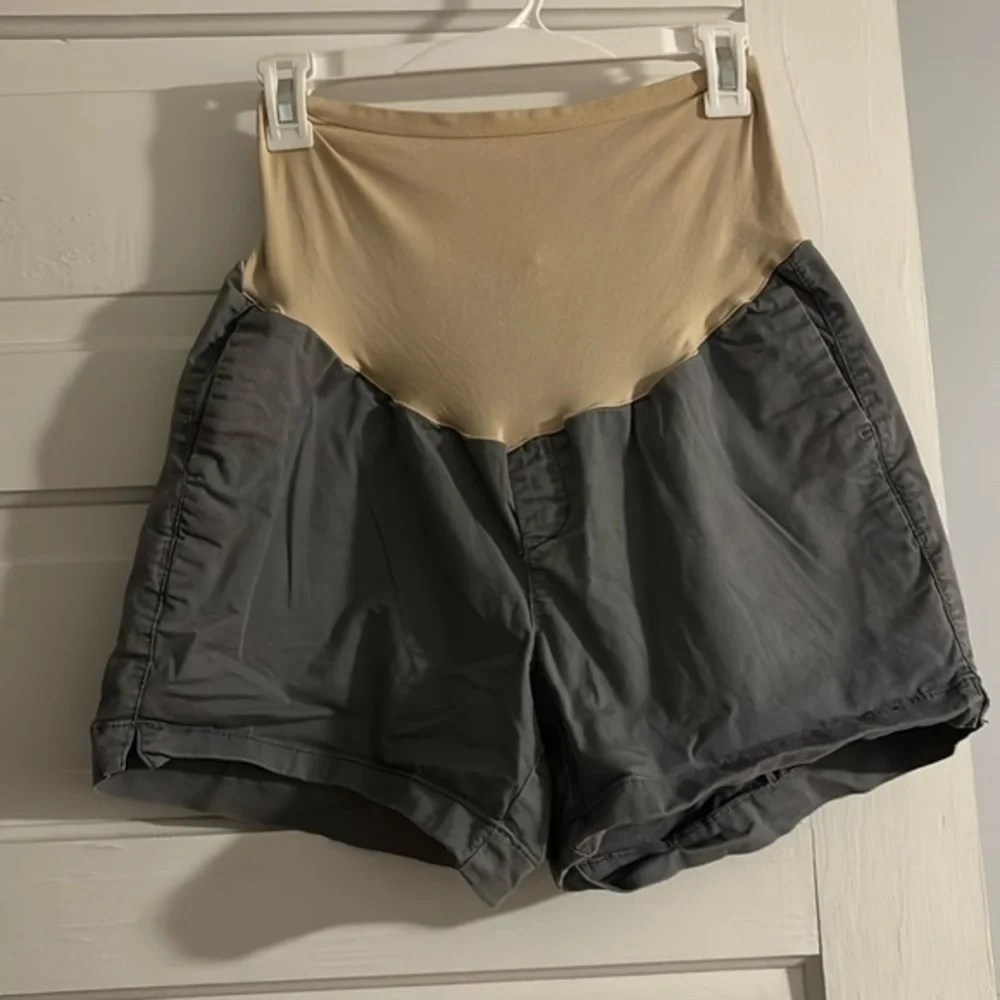 Old Navy Grey Maternity Shorts - Picture 1 of 3